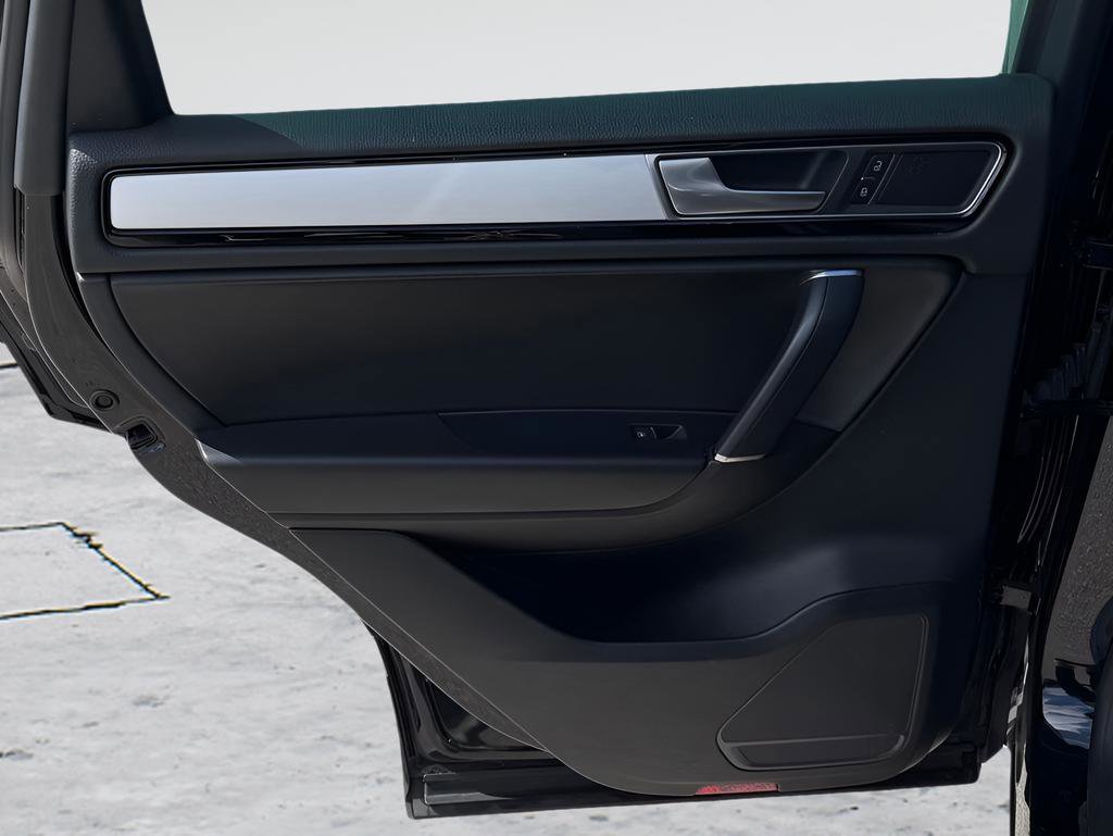 Used 2017 Volkswagen Touareg Wolfsburg Edition image 19