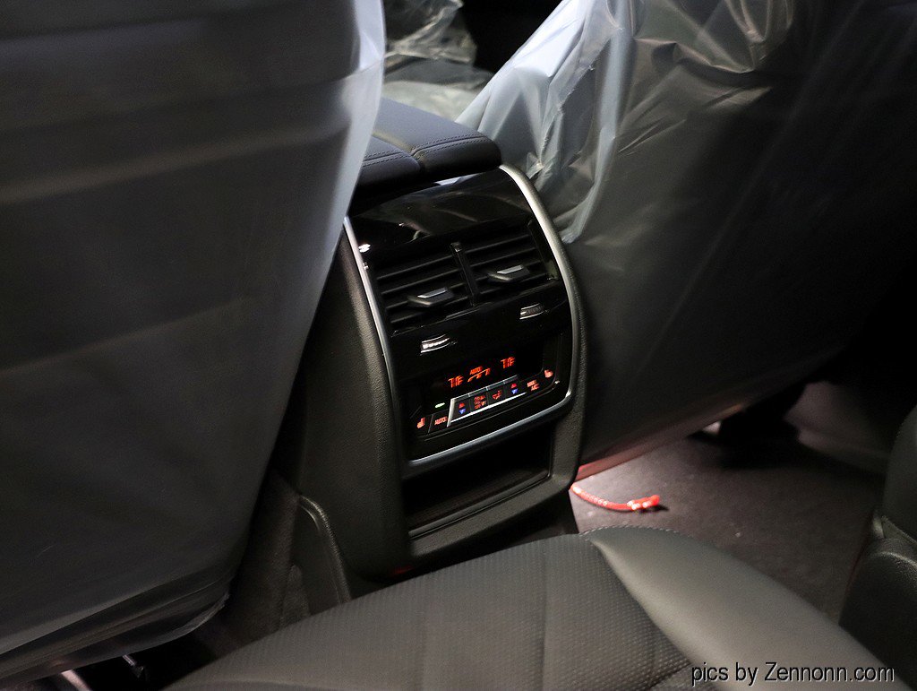 Used 2026 BMW X7 xDrive40i w/ M Sport Package image 15