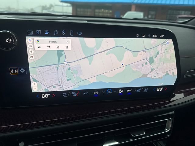 Used 2025 Chevrolet Traverse RS image 4