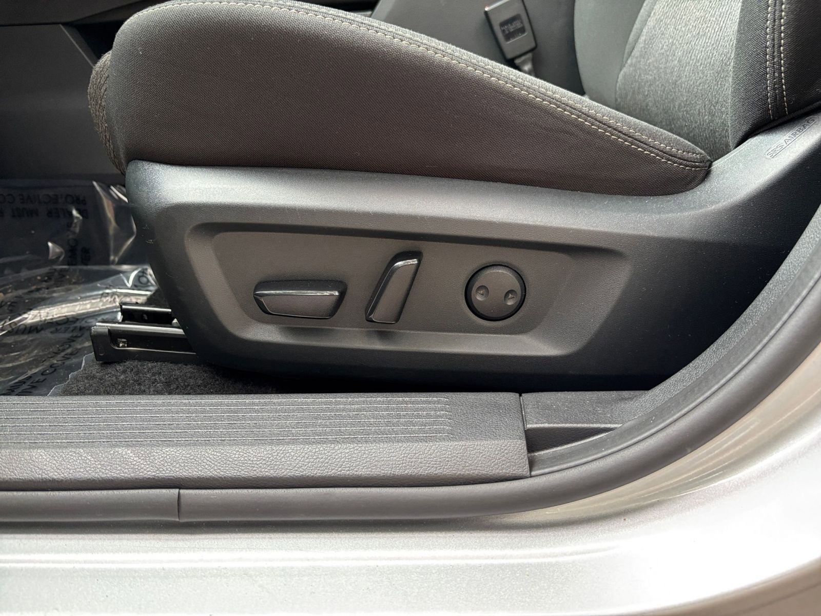 Used 2025 Nissan Rogue SV FWD image 22
