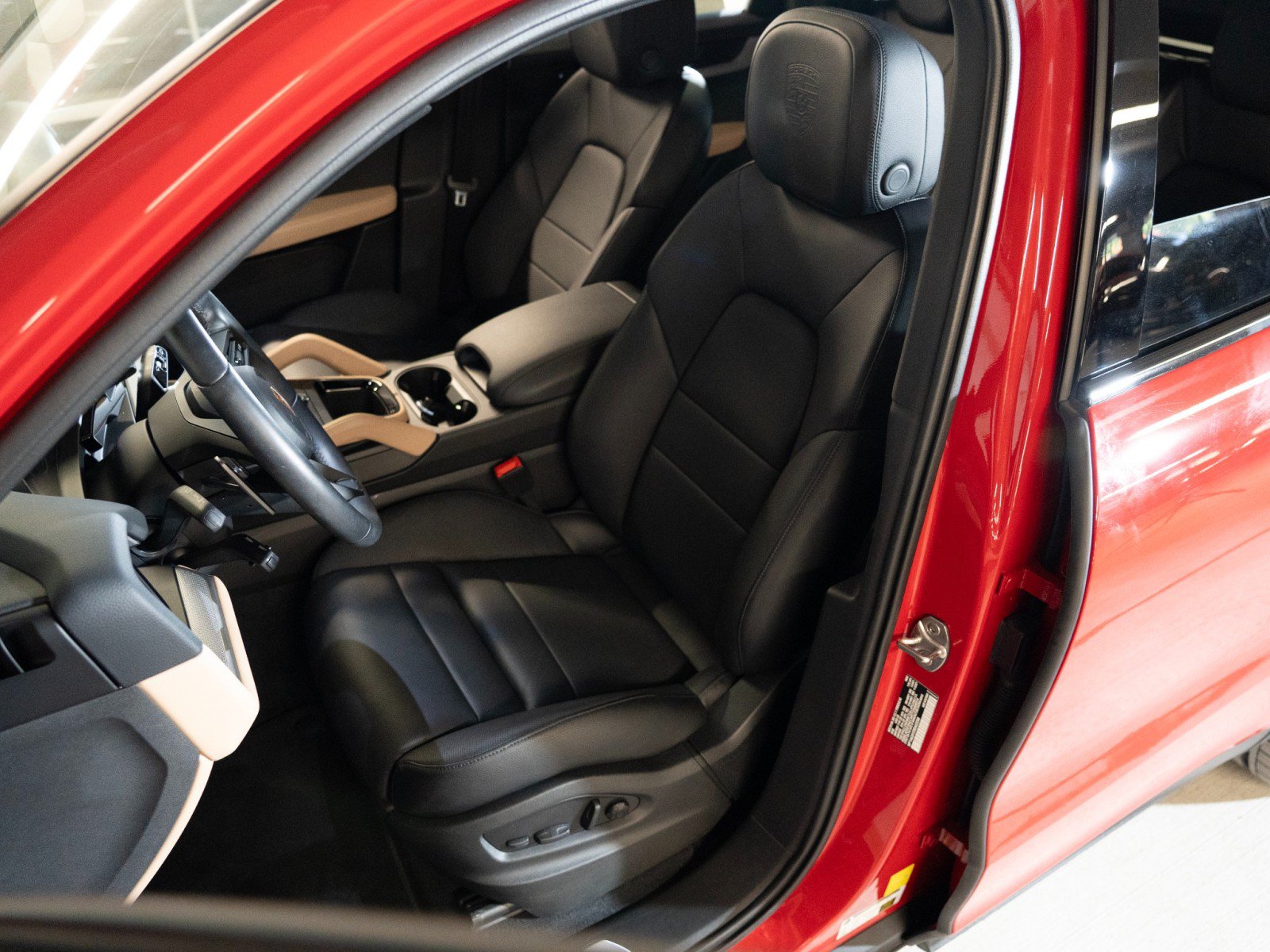Certified 2024 Porsche Cayenne AWD/4WD image 5