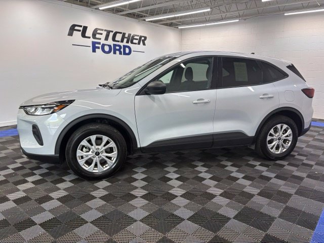 Used 2025 Ford Escape Active AWD/4WD image 3