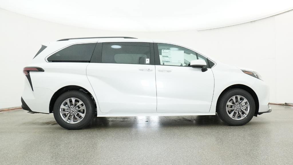 New 2026 Toyota Sienna XLE FWD image 11