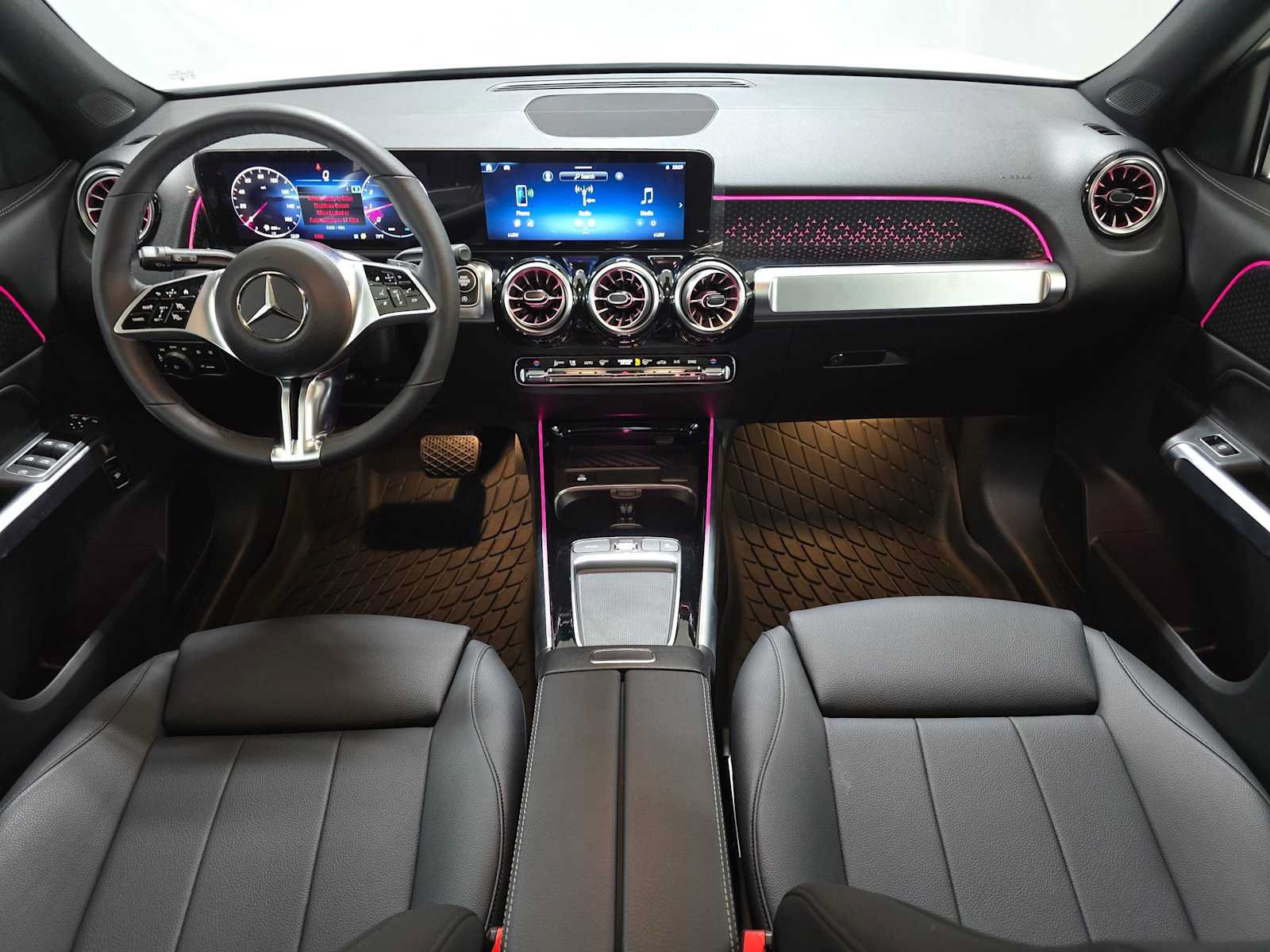 Used 2026 Mercedes-Benz GLB 250 4MATIC image 18