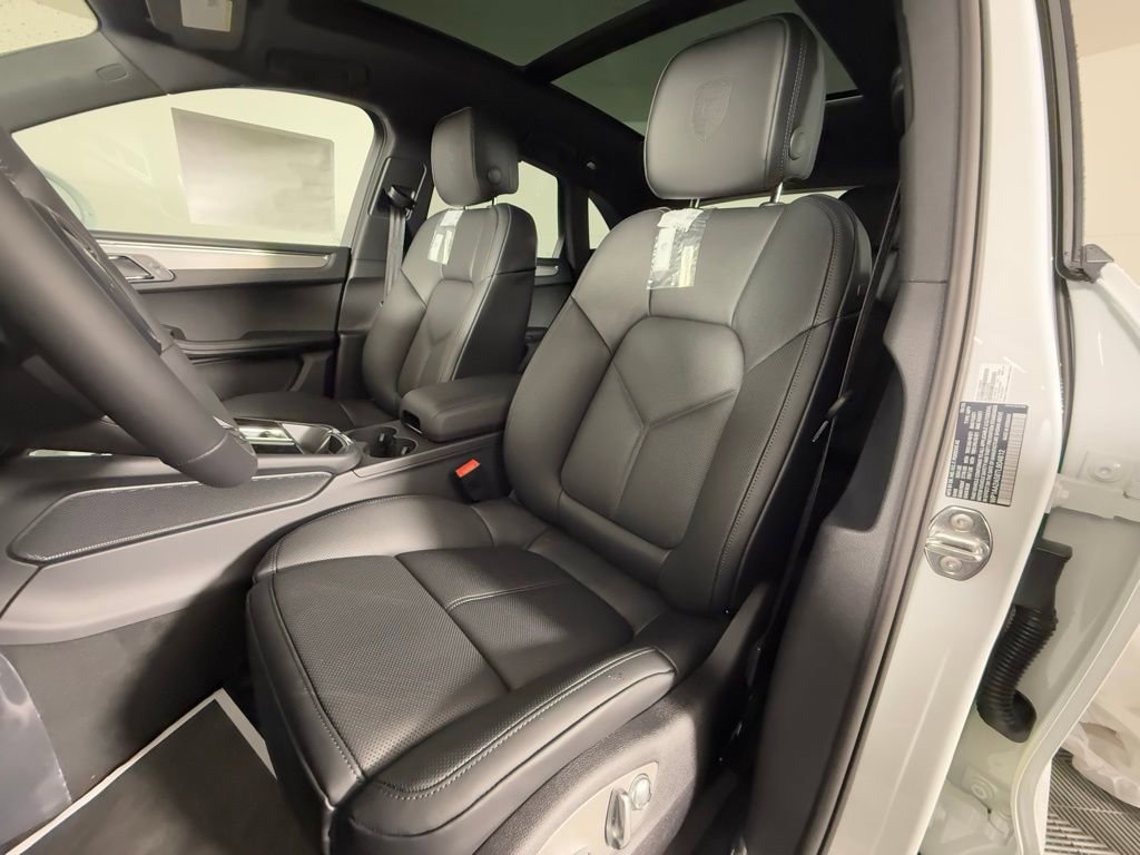 New 2026 Porsche Macan image 5