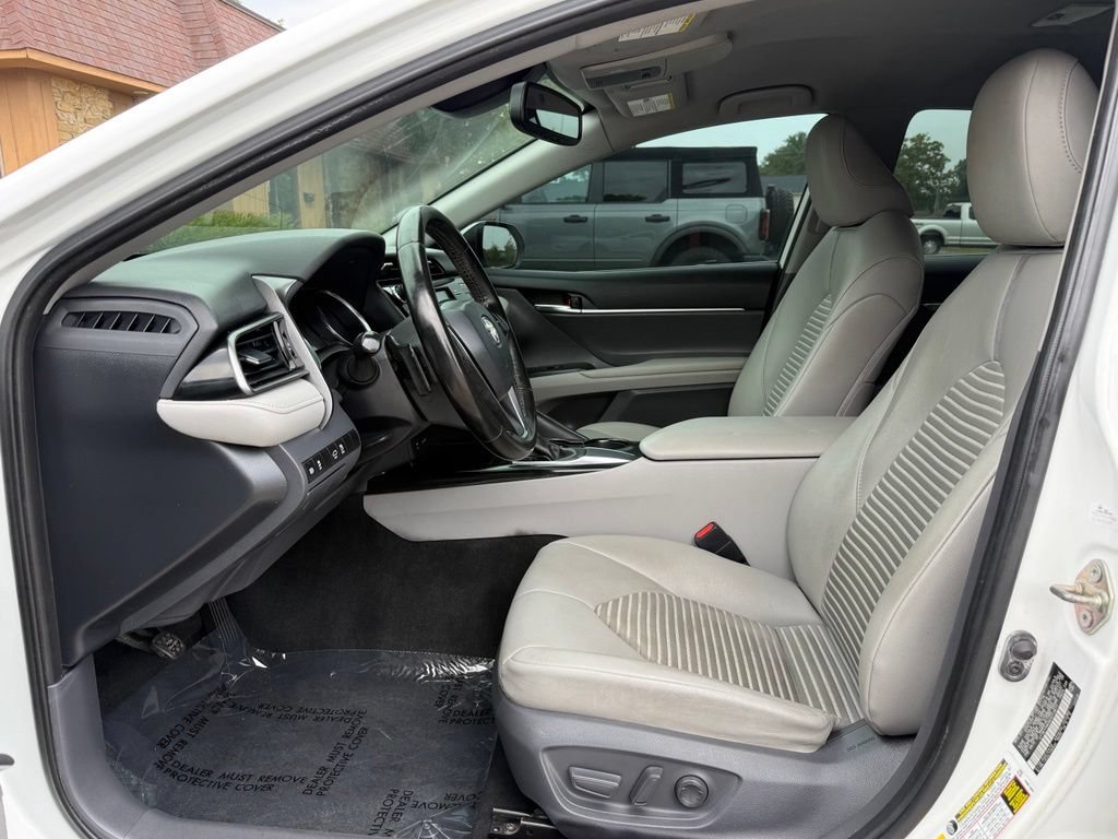 Used 2019 Toyota Camry SE w/ Convenience Package FWD image 10