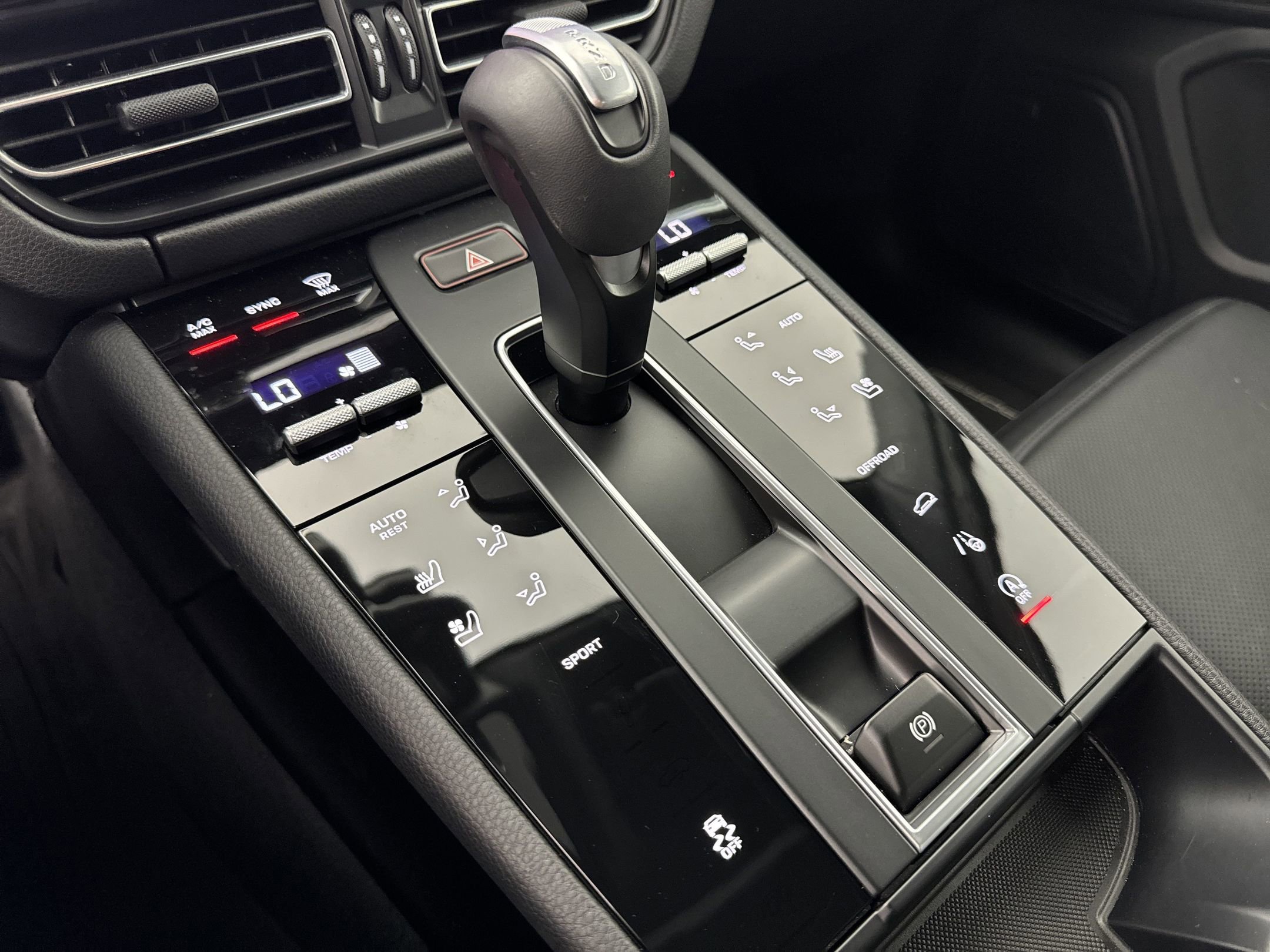 Certified 2025 Porsche Macan image 19