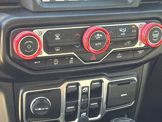 Used 2022 Jeep Wrangler Unlimited Sahara image 24