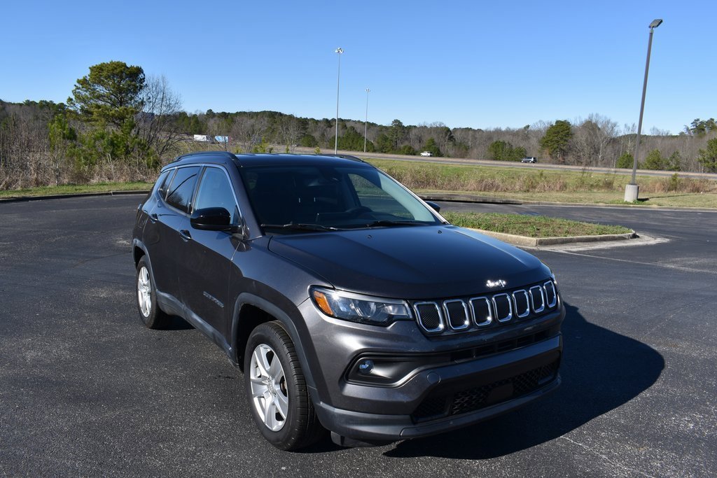 Used 2022 Jeep Compass Latitude image 1