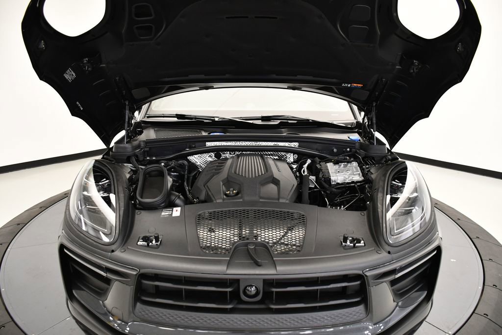 Certified 2025 Porsche Macan Turbo image 13