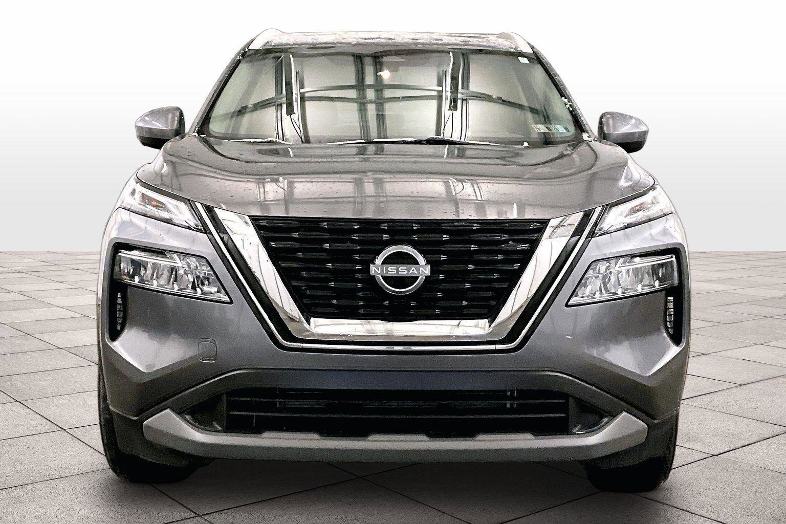 Used 2023 Nissan Rogue SV w/ SV Premium B Package image 3