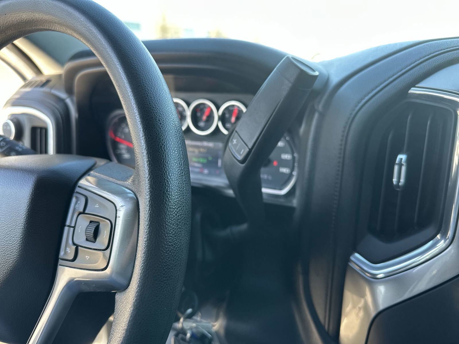 Used 2020 Chevrolet Silverado 1500 LT AWD/4WD image 15