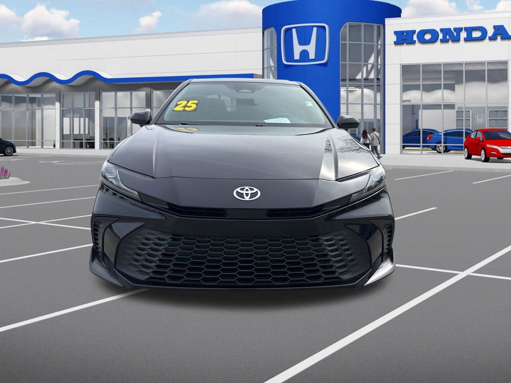 Used 2025 Toyota Camry SE image 2