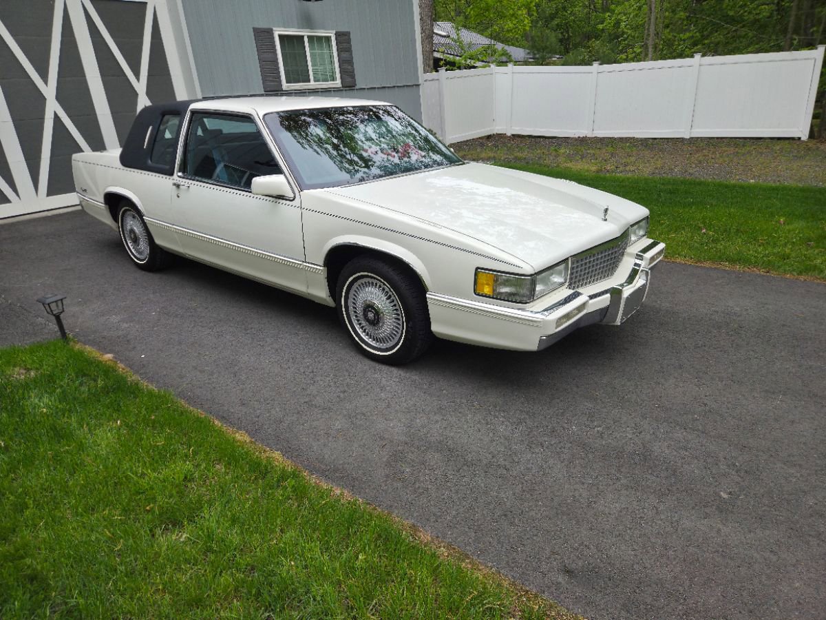 Used 1990 Cadillac De Ville Coupe FWD image 2