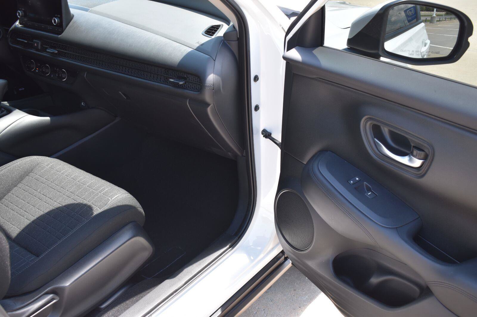 Used 2024 Honda HR-V LX image 12