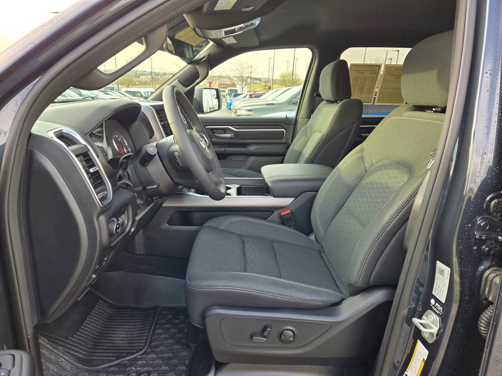 Used 2025 RAM 1500 Big Horn AWD/4WD image 17
