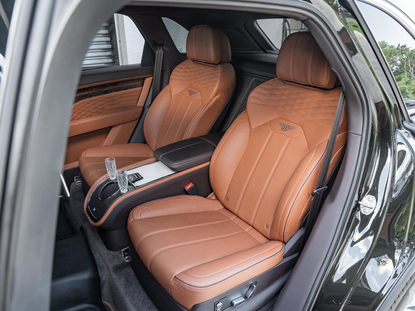 Used 2023 Bentley Bentayga Extended Wheelbase AWD/4WD image 61