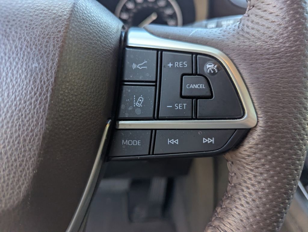 Certified 2024 Toyota Sienna Platinum image 33