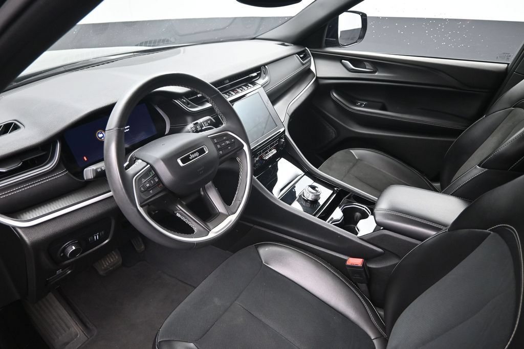 Used 2023 Jeep Grand Cherokee Altitude AWD/4WD image 19
