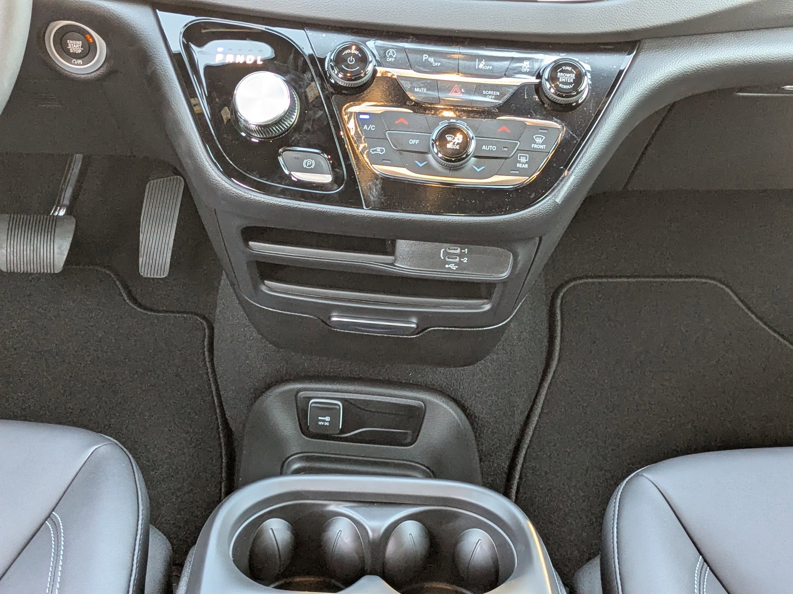 New 2026 Chrysler Voyager LX image 18