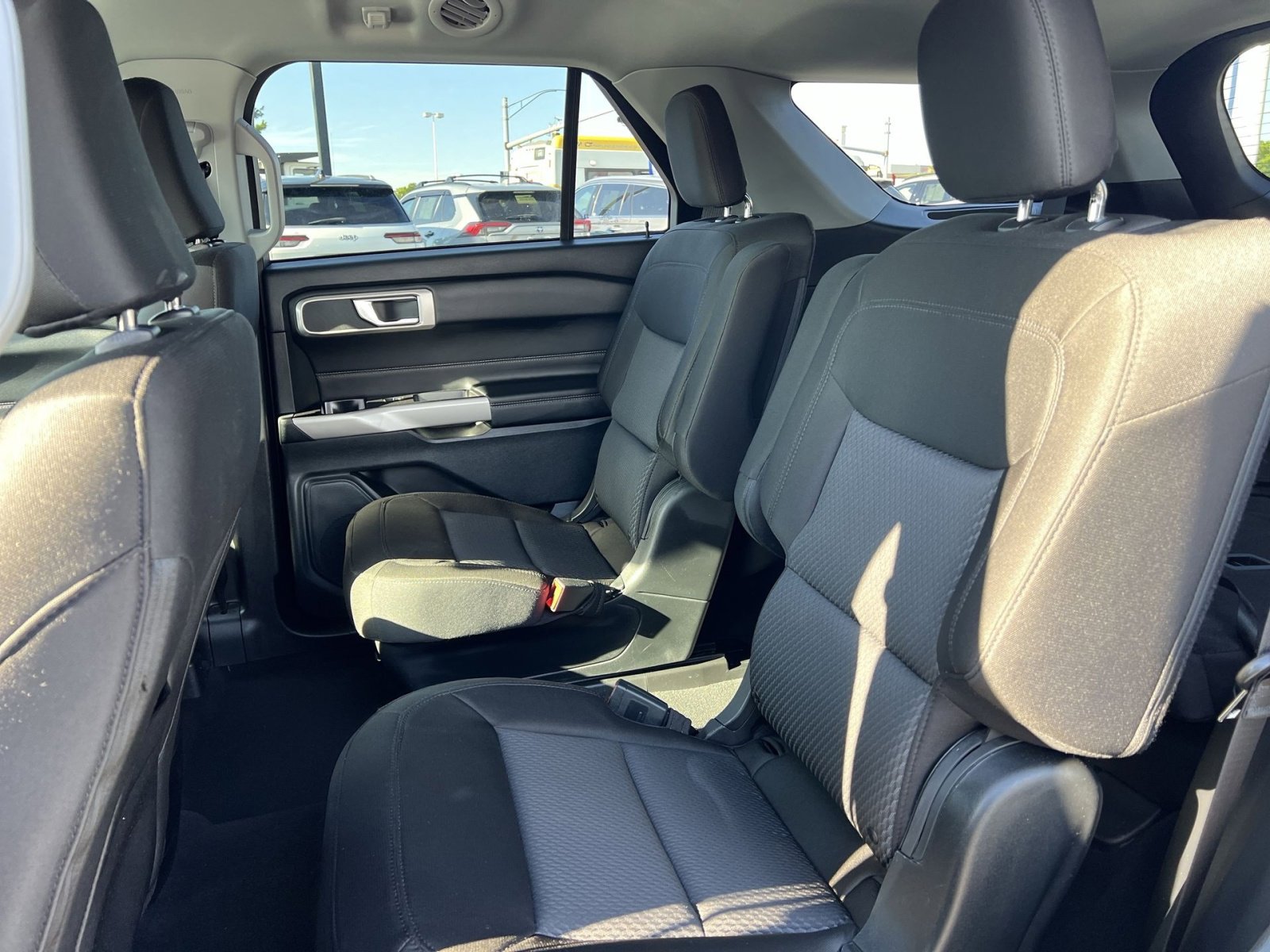 Used 2023 Ford Explorer XLT AWD/4WD image 31