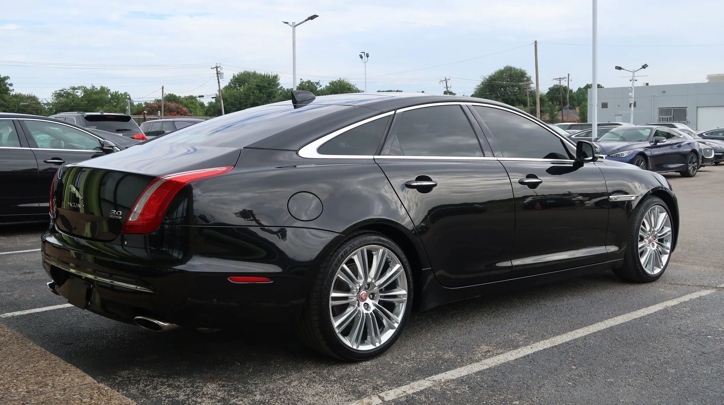 Used 2017 Jaguar XJ R-Sport AWD/4WD image 14