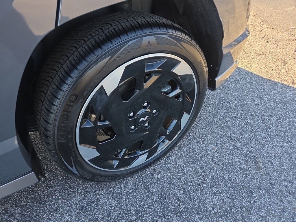 Used 2025 Hyundai Kona N Line image 11