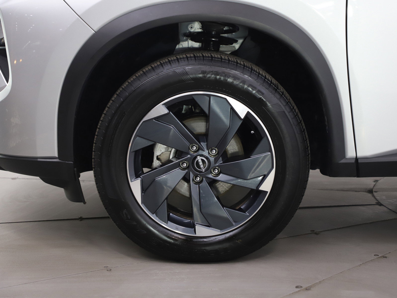 Used 2025 Nissan Rogue SV image 31