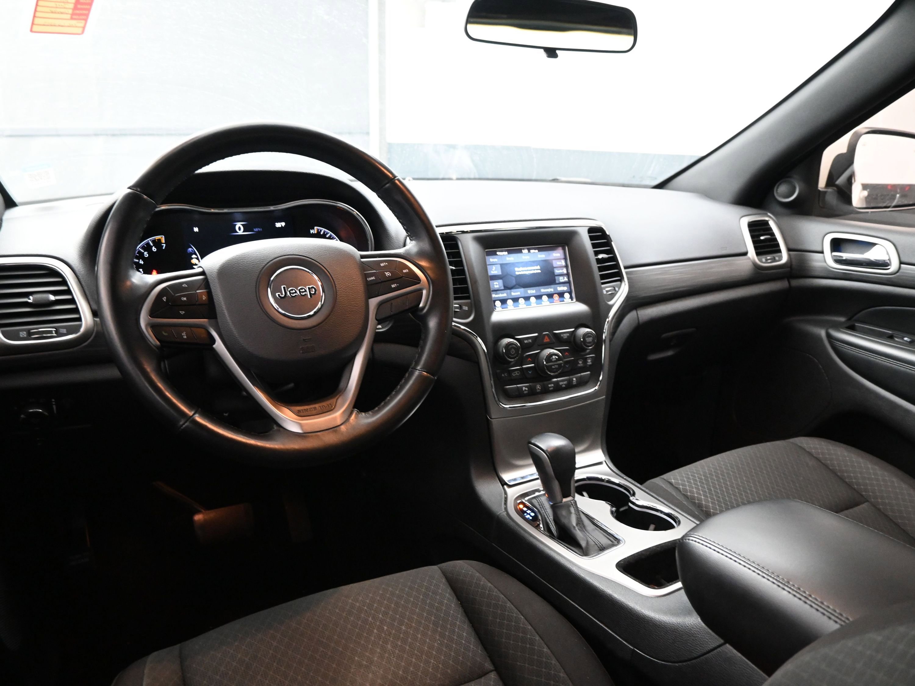 Used 2021 Jeep Grand Cherokee Laredo image 19