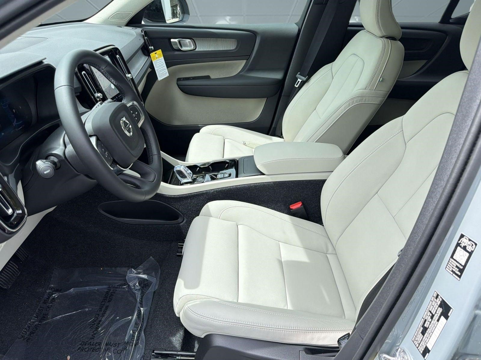 New 2026 Volvo XC40 B5 Plus w/ Protection Package Premier AWD/4WD image 4