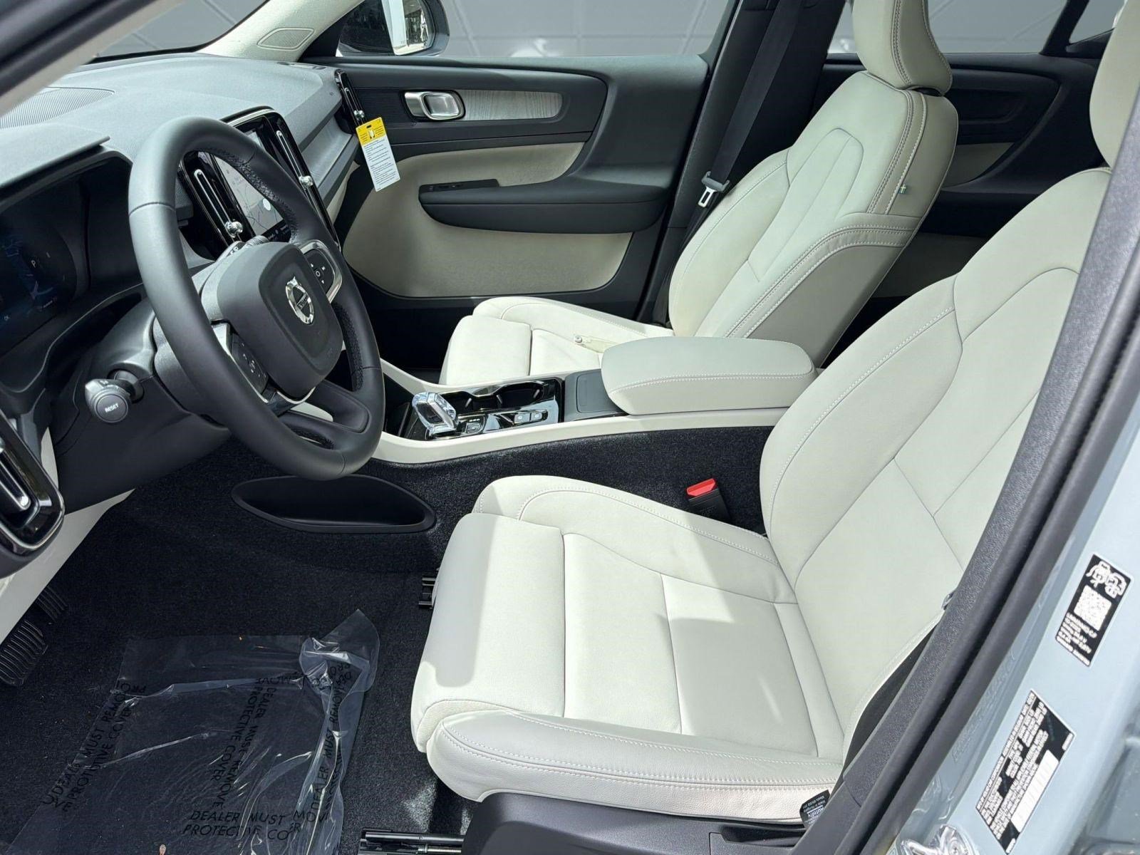 New 2026 Volvo XC40 B5 Plus w/ Protection Package Premier AWD/4WD image 4