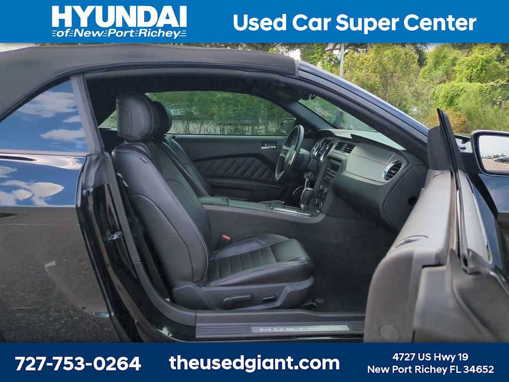 Used 2013 Ford Mustang GT Premium w/ Security Pkg RWD image 14