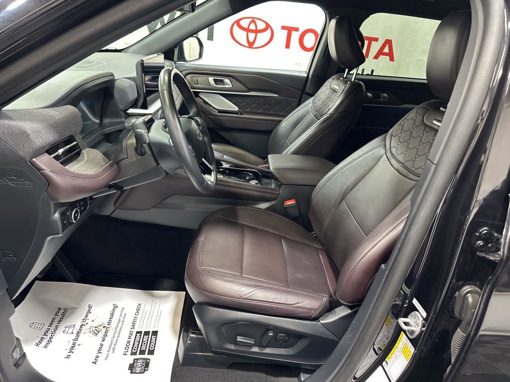 Used 2025 Ford Explorer Platinum w/ LUX Leather Package AWD/4WD image 23