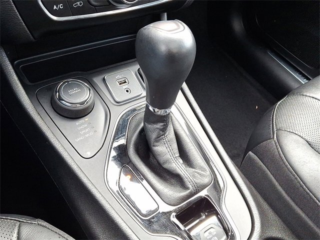 Used 2019 Jeep Cherokee Limited image 15