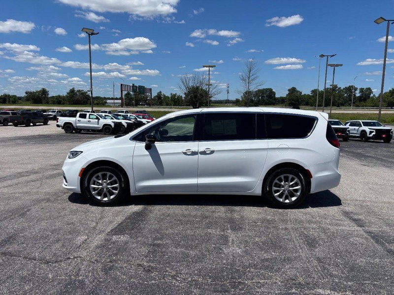 Used 2026 Chrysler Pacifica Limited FWD video 2