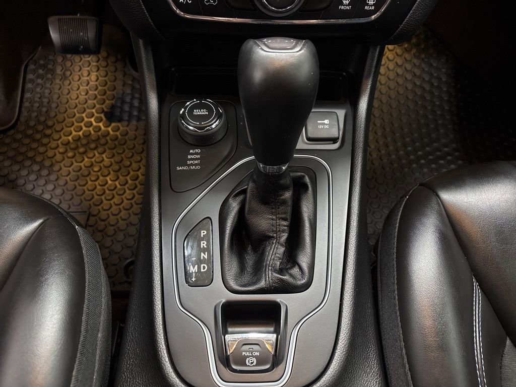 Used 2019 Jeep Cherokee Latitude Plus w/ Cold Weather Group image 17