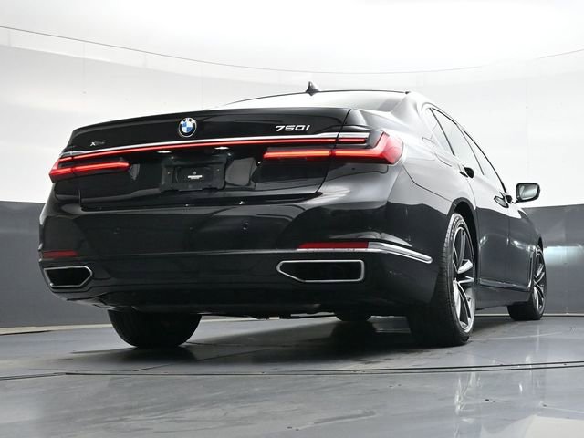 Used 2022 BMW 750i xDrive image 31