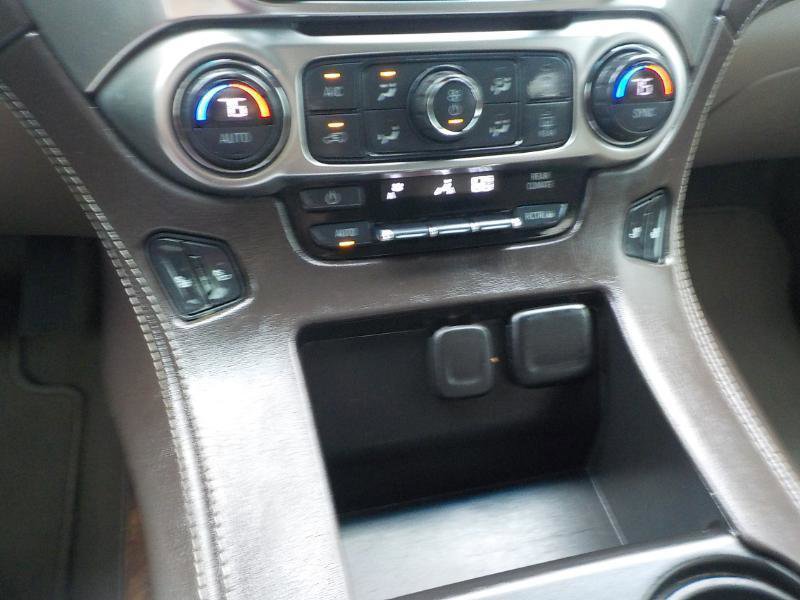 Used 2019 Chevrolet Suburban LT RWD image 19