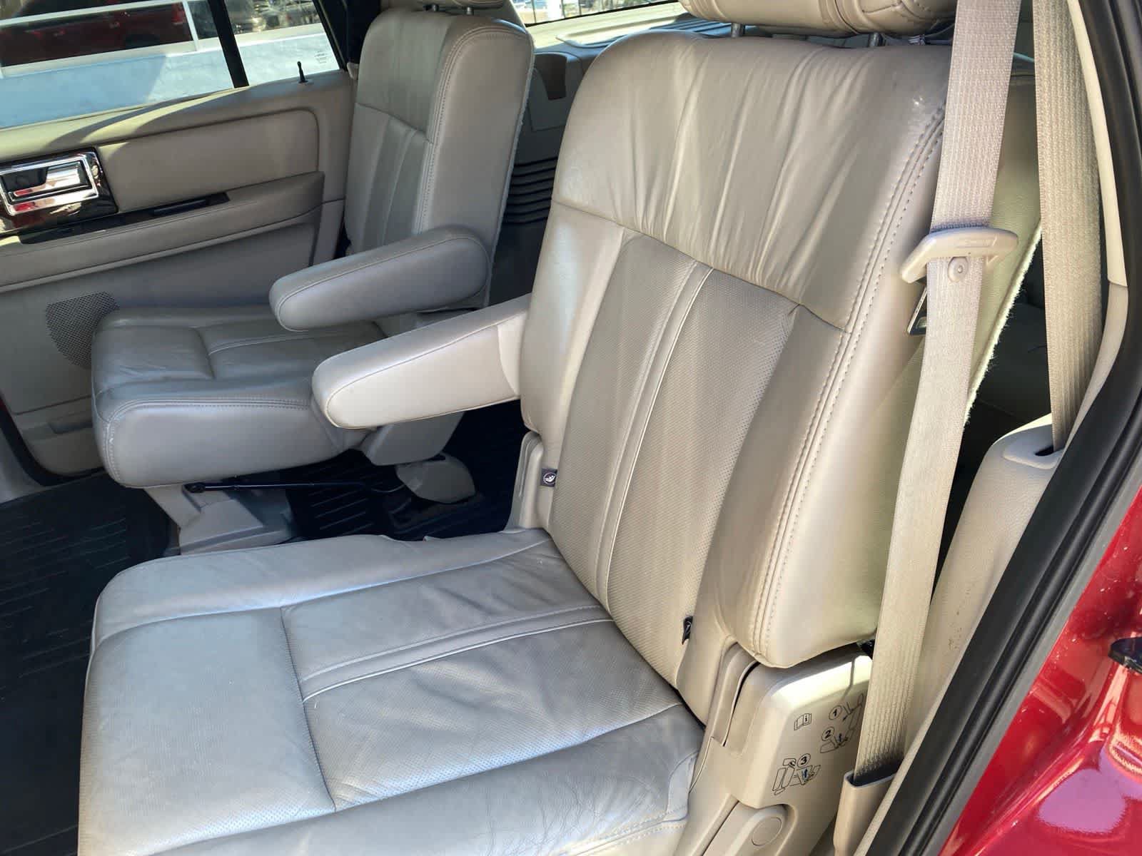 Used 2015 Lincoln Navigator 2WD image 14