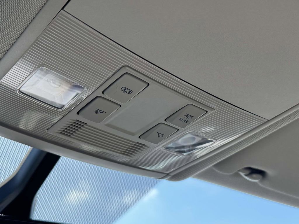 Used 2023 Volkswagen Atlas SE AWD/4WD image 11