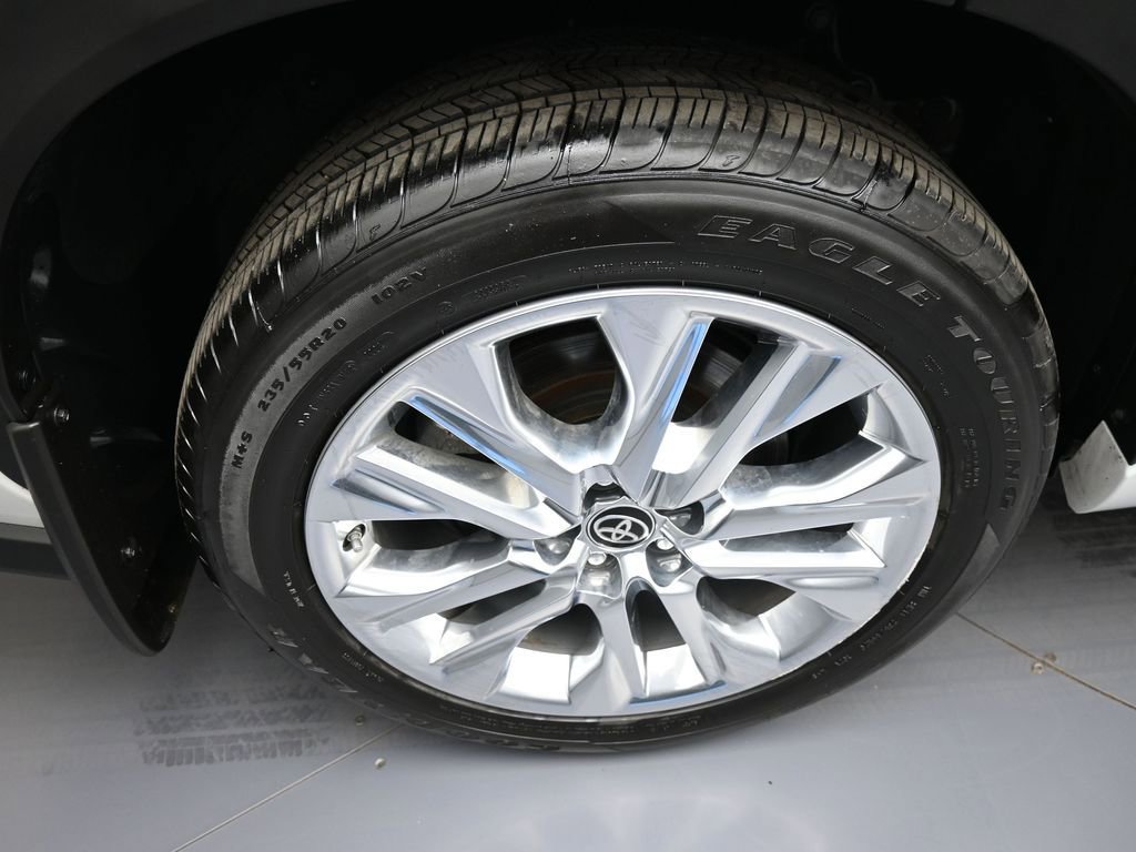 Used 2024 Toyota Highlander Limited AWD/4WD image 12