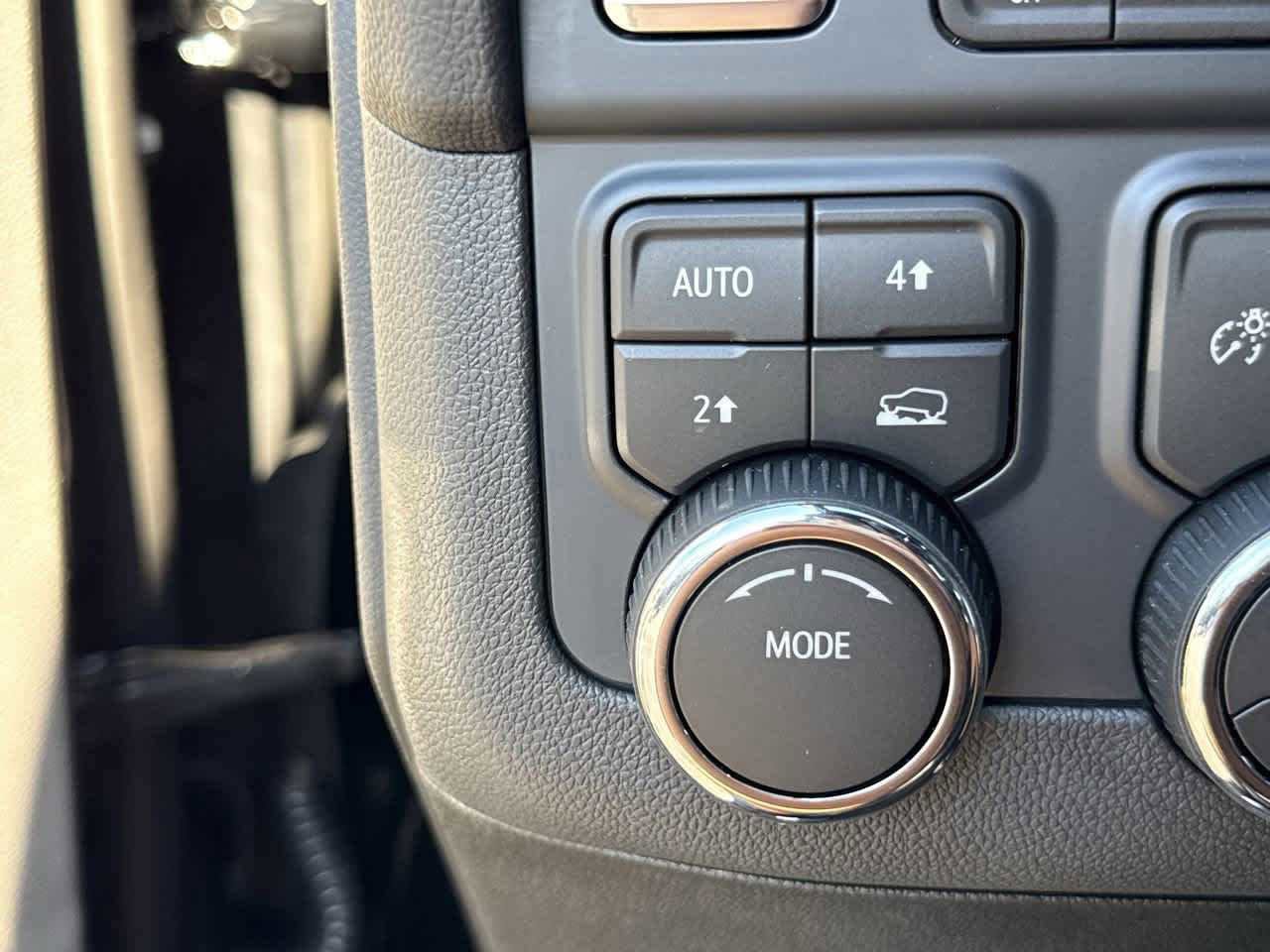 New 2026 Chevrolet Suburban Premier image 21