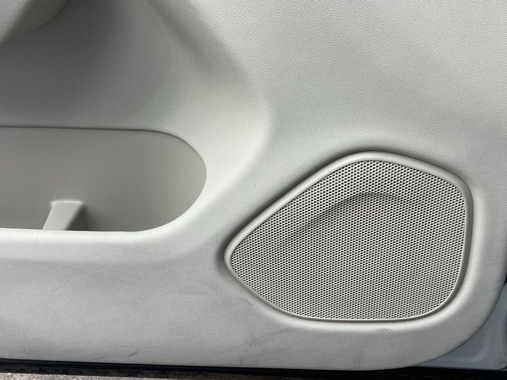 Used 2023 Volvo XC60 B5 Plus AWD/4WD image 21