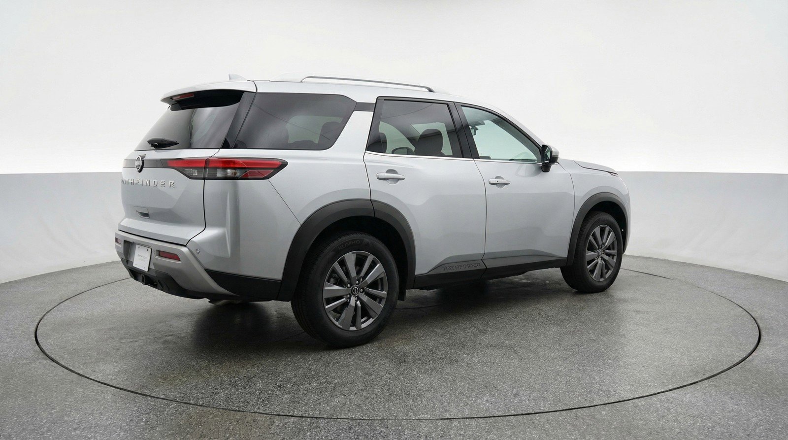 Used 2025 Nissan Pathfinder SV image 9