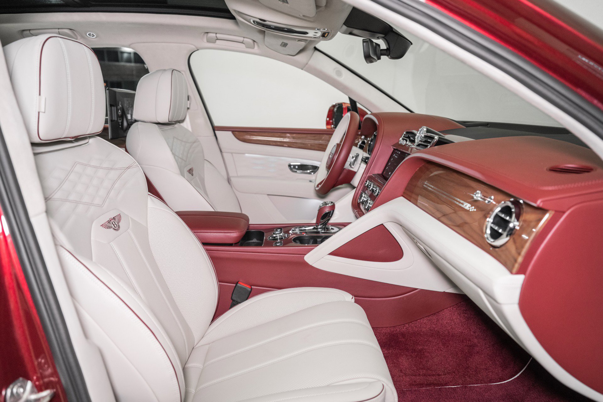 New 2025 Bentley Bentayga image 2