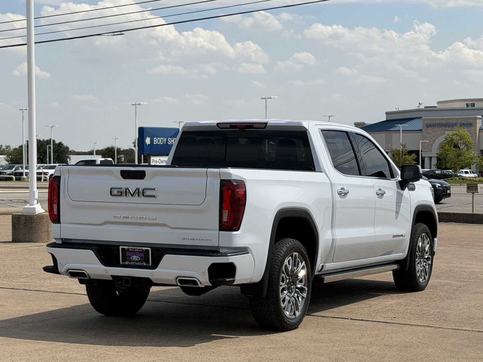 Used 2026 GMC Sierra 1500 Denali Ultimate AWD/4WD image 4