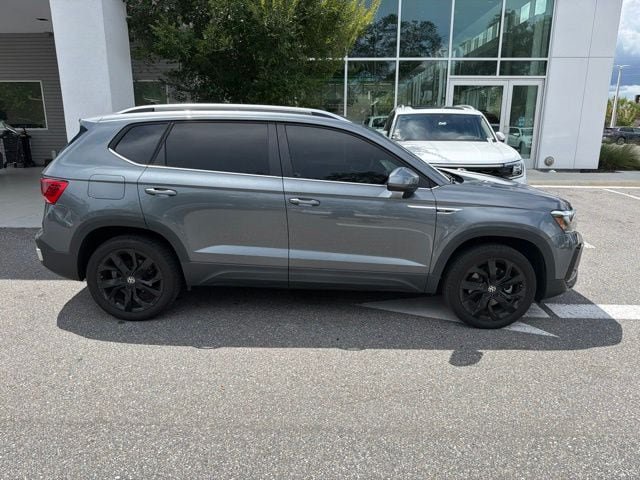 Certified 2024 Volkswagen Taos SE w/ Panoramic Sunroof Package FWD image 4
