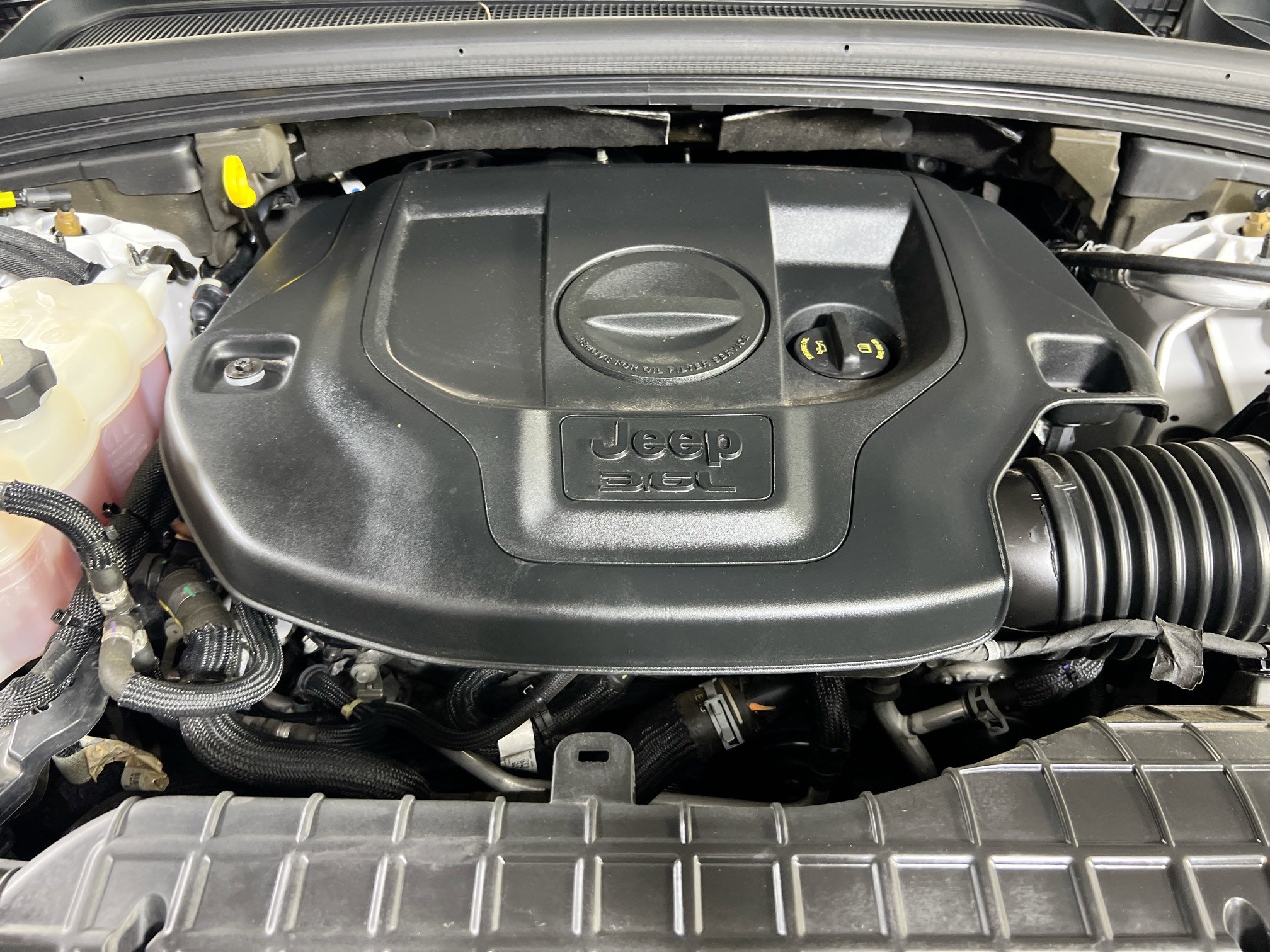 Used 2022 Jeep Grand Cherokee Overland w/ Luxury Tech Group IV image 30