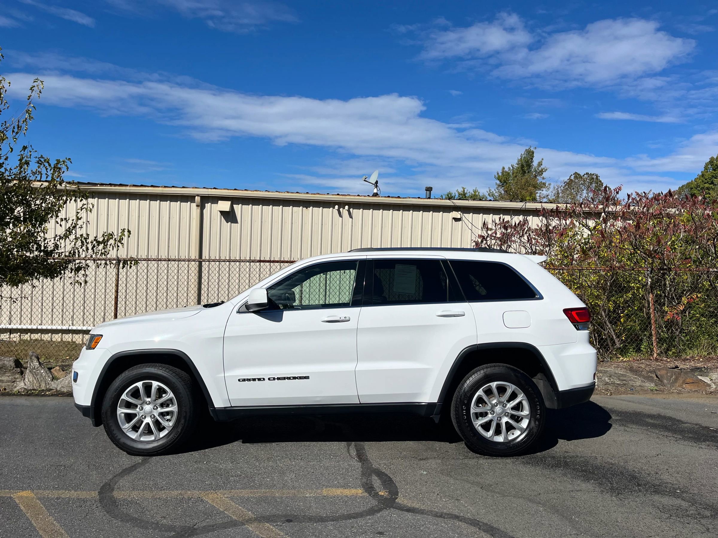 Used 2021 Jeep Grand Cherokee Laredo X image 33