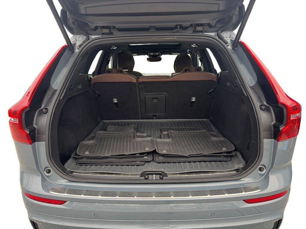 Certified 2023 Volvo XC60 B5 Plus w/ Climate Package image 6